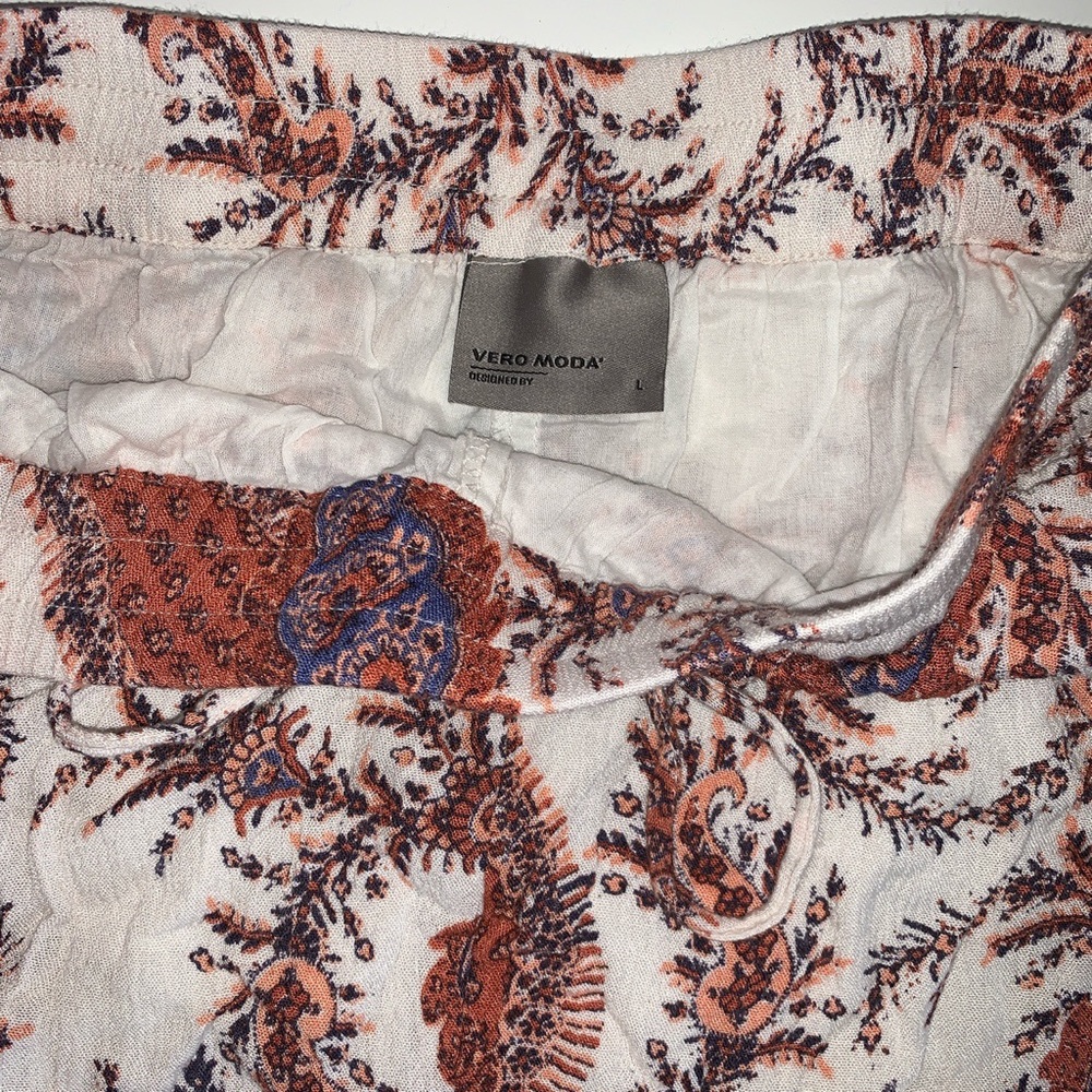 Shorts - Picture 2 of 3